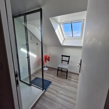 L'ecole De'rive, 12 Personnes سوموور