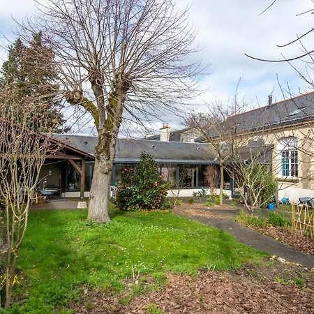 L'ecole De'rive, 12 Personnes Saumur