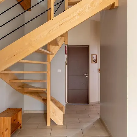 L'ecole De'rive, 12 Personnes سوموور