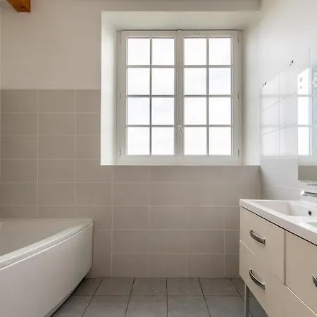 L'ecole De'rive, 12 Personnes *