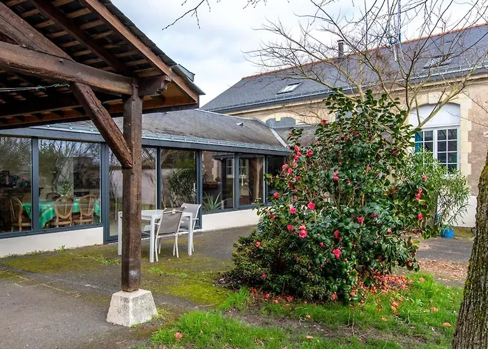 L'ecole De'rive, 12 Personnes Saumur