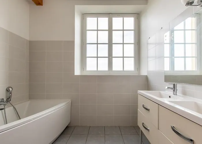 L'ecole De'rive, 12 Personnes *